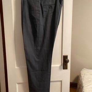 Braggi Louis Raphael.  Cuffed pleated gray dress pants. Size 40/32